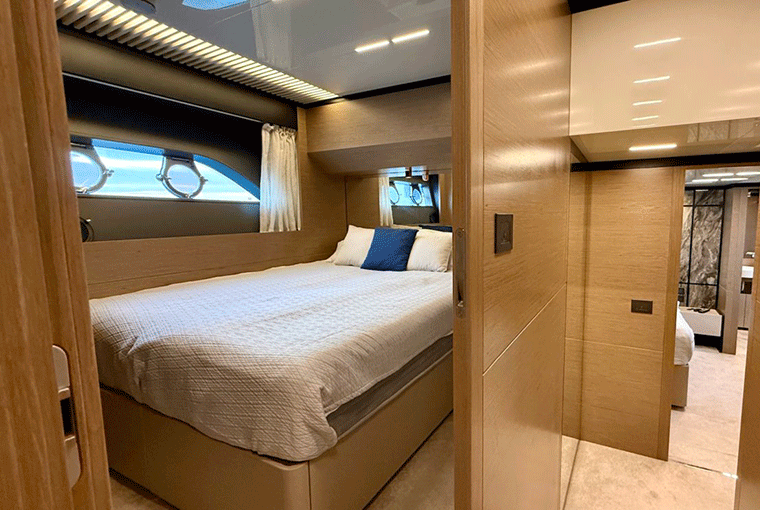 Ferretti Yachts 780